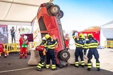 Los Bomberos de Gran Canaria se estrenan con un vehículo en vertical en el Encuentro Nacional de Rescate en Accidentes de Tráfico/TA.